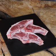 Lammrücken auf Lammkotelett geschnitten